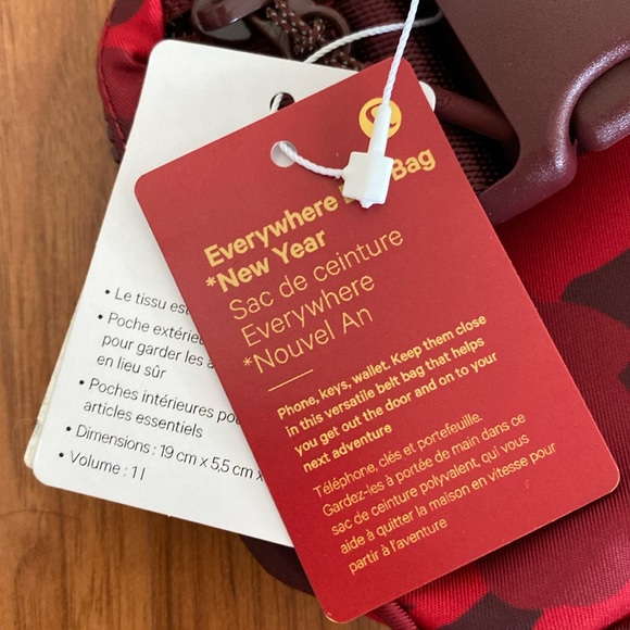 ❤️ Lululemon Lunar New Year Exclusive Everywhere Belt Bag Rabbit Red Gold NWT - Picture 8 of 10